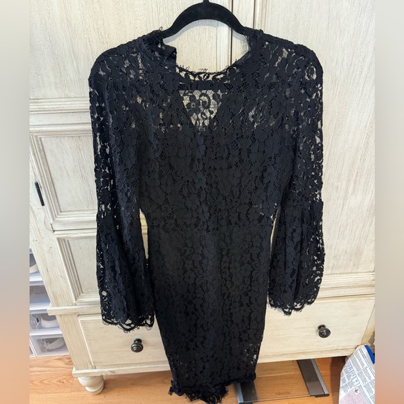Endless Rose black lace long sleeved dress - Picture 4 of 5